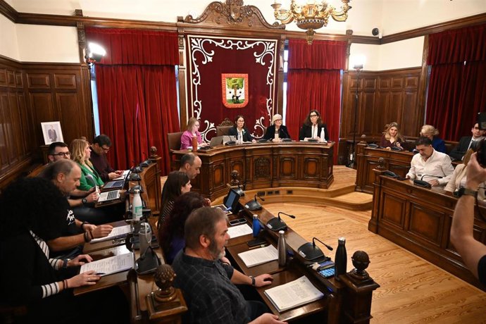 La alcaaldesa de Getxo, Amaia Agirre, preside el pleno en el que la oposición solicita su dimisión