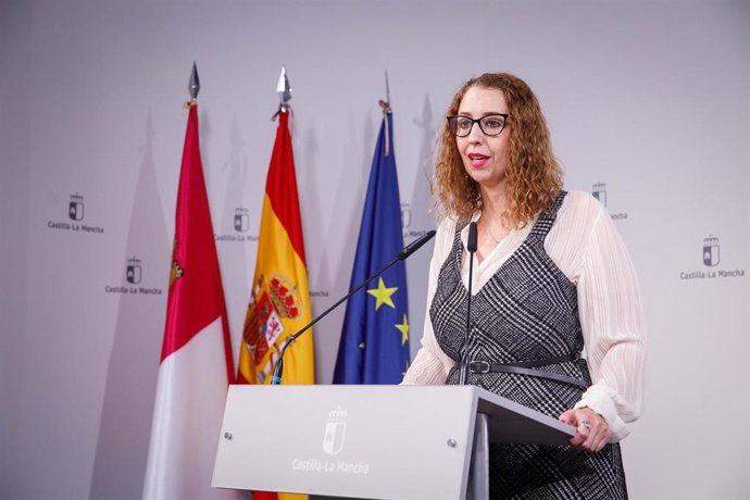 La consejera de Igualdad de Castilla-La Mancha, Sara SImón, durante la rueda de prensa.