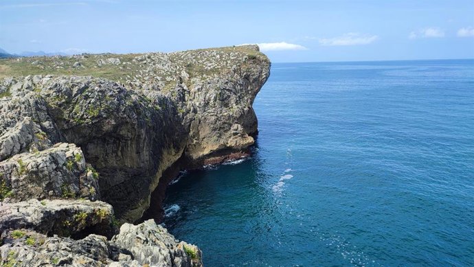 Archivo - Ruta de senderismo en Ribadedeva.