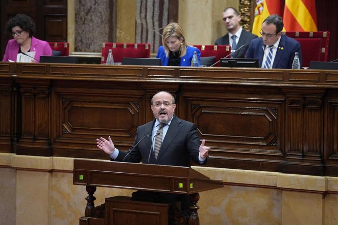 El presidente del PP catalán, Alejandro Fernández, durante una sesión de control, en el Parlament de Catalunya, a 28 de enero de 2026, en Barcelona, Catalunya (España). 