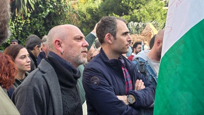 El coordinador general de IU Andalucía y diputado en el Congreso, Toni Valero, y el candidato de Por Andalucía por la provincia de Málaga a las próximas elecciones autonómicas, Ernesto Alba