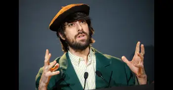 David Uclés "brinda" por la cancelación del ciclo de Pérez-Reverte Letras en Sevilla: "Es una victoria y una reparación"