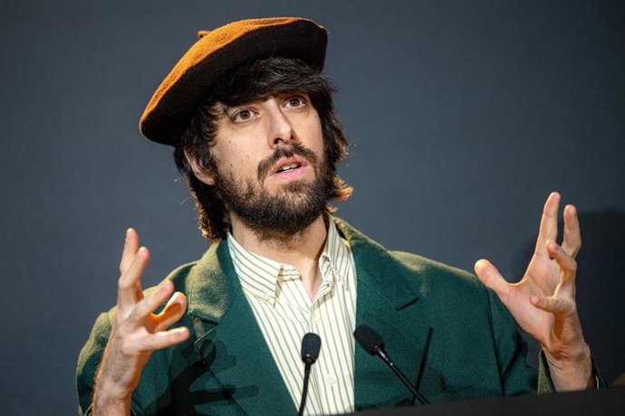 El escritor David Uclés interviene tras ganar el 82º Premio Nadal con 'La ciudad de las luces muertas' durante la ceremonia del 82º Premio Nadal de novela a 6 de enero de 2026, en Barcelona, Catalunya (España).