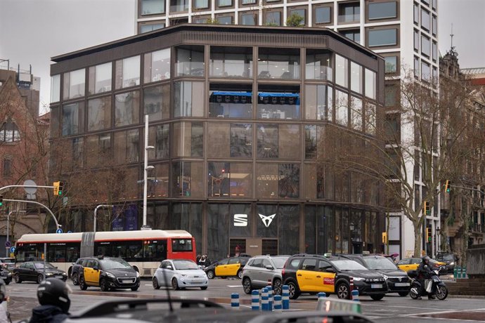 Archivo - Fachada de la sede de Casa Seat, en Barcelona.
