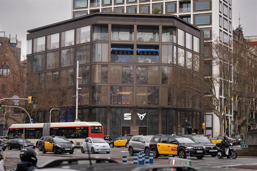 Archivo - Fachada de la sede de Casa Seat, en Barcelona.