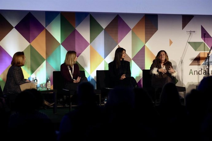 Castillo (dcha.), durante su participación en el I Congreso Nacional para la Convivencia en la Era Digital 'Andalucía frente el acoso'.