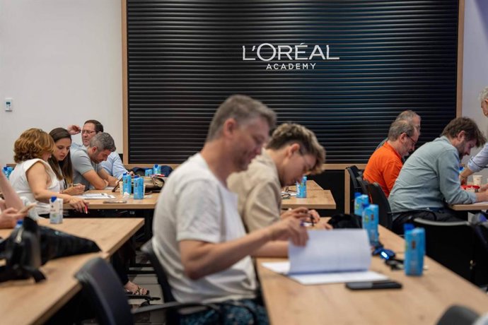 L’ORÉAL productos profesionales y ThePowerMBA suman fuerzas para transformar este año a 2.000 peluqueros