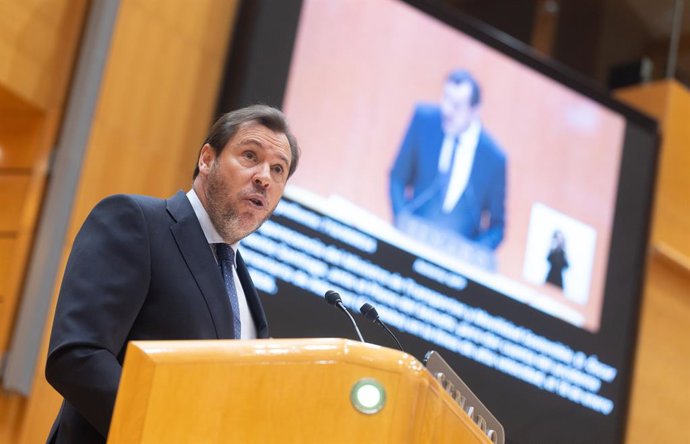 O ministro dos Transportes e Mobilidade Sustentável, Óscar Puente, comparece para prestar contas sobre o caos ferroviário, no Senado, em 29 de janeiro de 2026, em Madri (Espanha). Puente comunicou as novidades sobre o acidente ferroviário de Adamuz (Córdo