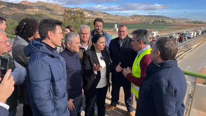 El diputado regional del Partido Popular Jesús Cano y la consejera de Agricultura Sara Rubira