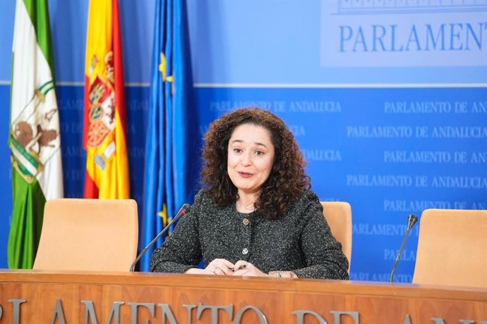 La portavoz del Grupo Parlamentario Por Andalucía, Inma Nieto, este jueves en rueda de prensa en el Parlamento.