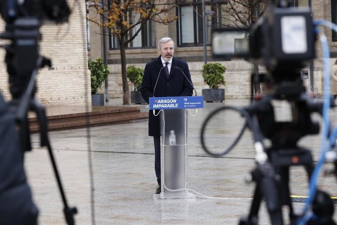 El candidato del PP a la Presidencia de Aragón, Jorge Azcón, en una rueda de prensa.