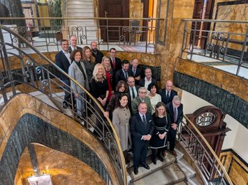 Foto de familia para el acuerdo entre Sabadell Herrero y FADE