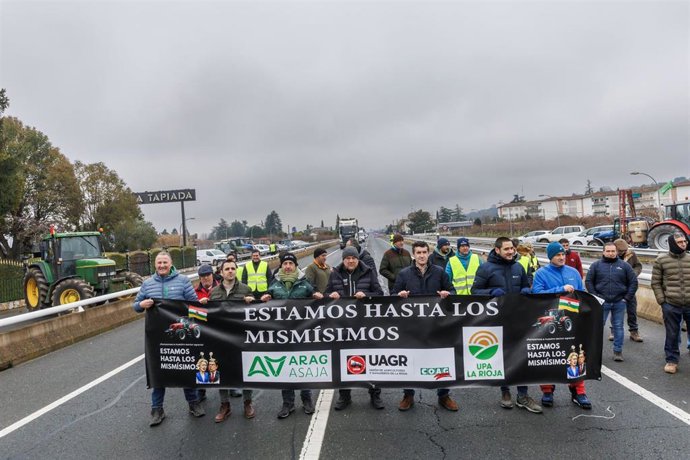 Cortes de carretera en La Rioja a modo de protesta en defensa del sector agrícola y ganadero, a 29 de enero de 2026, en Albelda de Iregua, La Rioja (España).