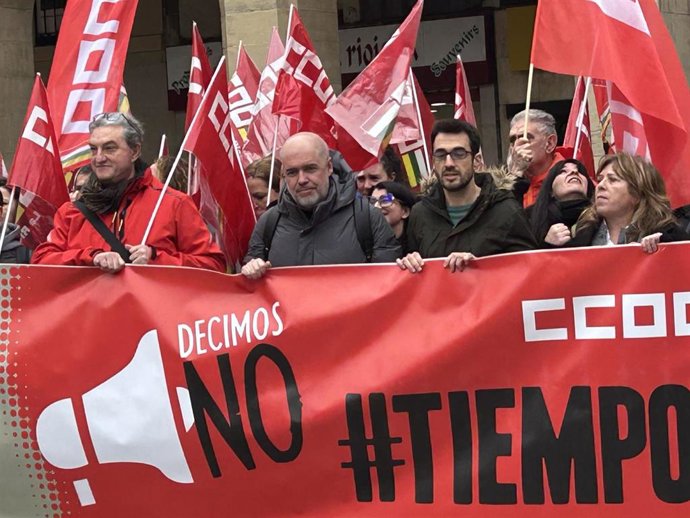 El secretario general de CC.OO, Unai Sordo, en la concentración frente a la FER