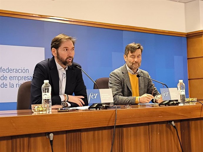 El secretario general de la FER, Eduardo Fernández, y el director general de Formación Profesional, Daniel Marín, en comparecencia de prensa