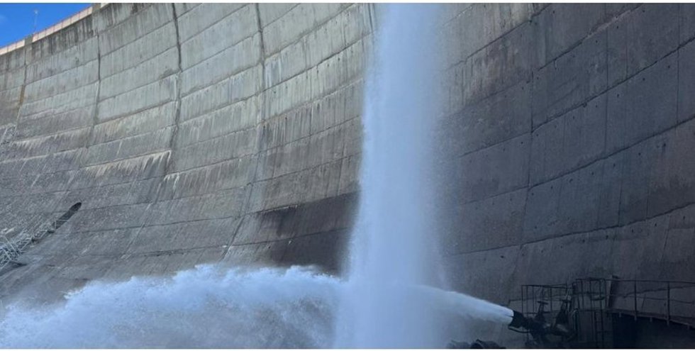 Desembalse de agua.