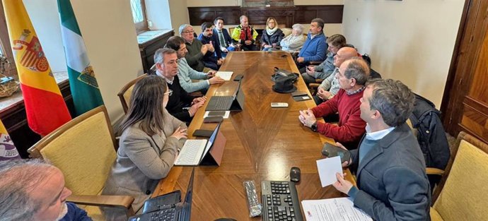 Reunión con representantes vecinales de los Puentes.
