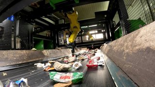 Robot trabajando en la planta de Manises