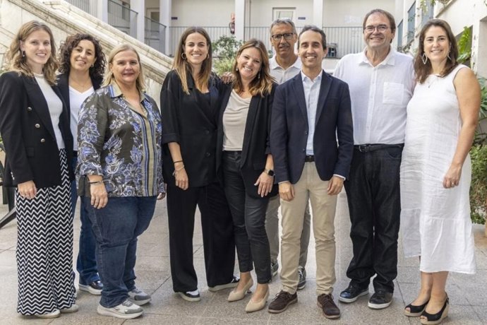 El presidente del IMAS, Guillermo Sánchez, junto a su equipo.