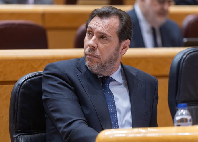 O ministro dos Transportes e Mobilidade Sustentável, Óscar Puente, comparece para prestar contas sobre o caos ferroviário, no Senado, em 29 de janeiro de 2026, em Madri (Espanha). Puente comunicou as novidades sobre o acidente ferroviário de Adamuz (Córdo