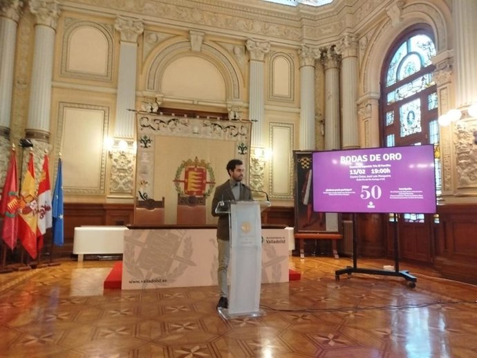 Rodrigo Nieto en la presentación del concierto del Trío El Farolito en el Ayuntamiento de Valladolid.