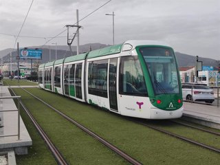 Tranvía de Jaén circulando en pruebas/Archivo