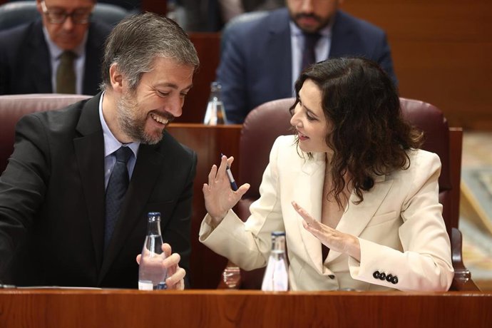 Archivo - El consejero de Presidencia, Justicia y Administración Local, y portavoz del Gobierno autonómico, Miguel Ángel García Martín, y la presidenta de la Comunidad de Madrid, Isabel Díaz Ayuso, durante una sesión plenaria en la Asamblea de Madrid.