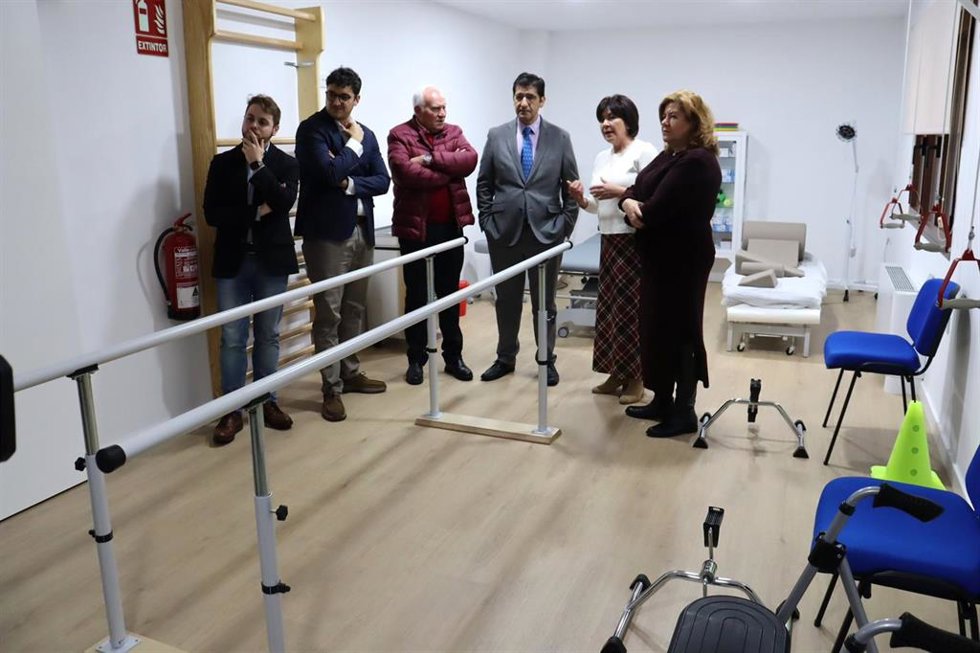 El vicepresidente segundo del Gobierno de C-LM, José Manuel Caballero, en el centro de mayores de Torre de Juan Abad.