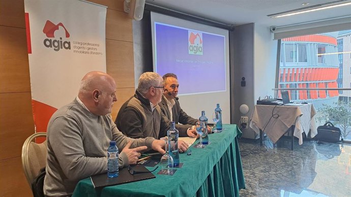 Un instante de la presentación del informe sobre el mercado inmobiliario.