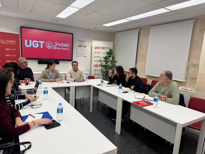 Miembros del PSIB, reunidos con la Federación de Hostelería de UGT.