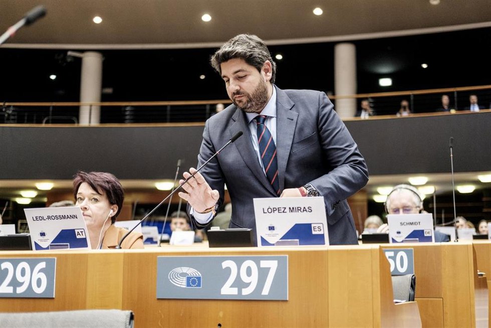Archivo - El presidente de la Región de Murcia, Fernando López Miras, interviene en el Parlamento Europeo, a 29 de noviembre de 2023, en Bruselas (Bélgica)