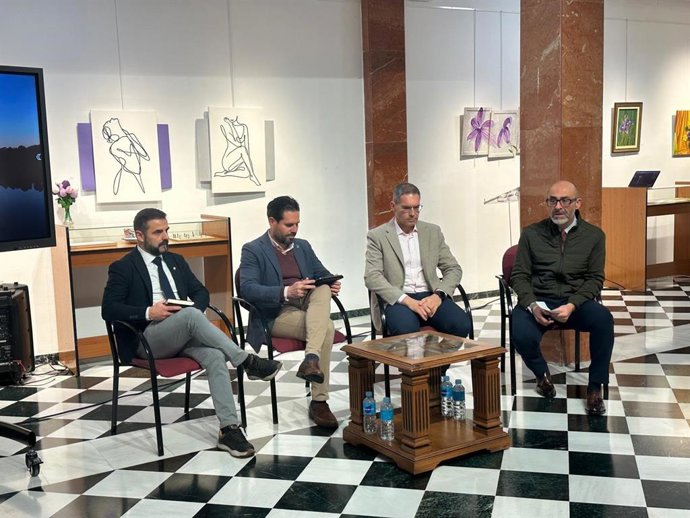 El delegado territorial de Turismo, Cultura y Deporte, David Rodríguez López, en la primera jornada del sector turístico de la comarca de la Vega de Granada, celebrada en el municipio de Albolote (Granada), anfitrión de esta primera sesión.