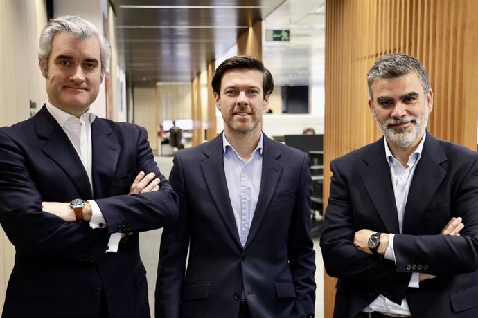Los directivos de Intrum Borja Dávila, director de Nuevas Ventas; Ernesto Ferrer-Bonsoms, director de Desarrollo de Negocio; y Eduardo Cobián, director de Clientes y Gestión de Cartera.