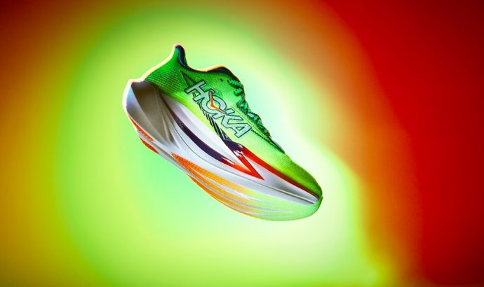 Hoka presenta la zapatilla Cielo X1 3.0, una zancada propulsiva diseñada para el día de la carrera.