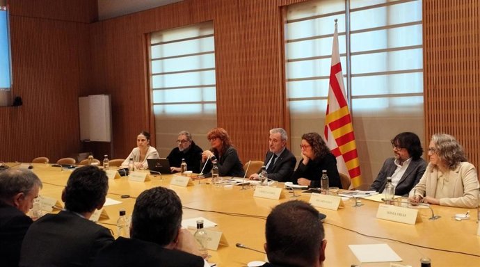 Bonet y Collboni durante la reunión de este jueves con representantes de empresas de compañías de suministro de servicios.