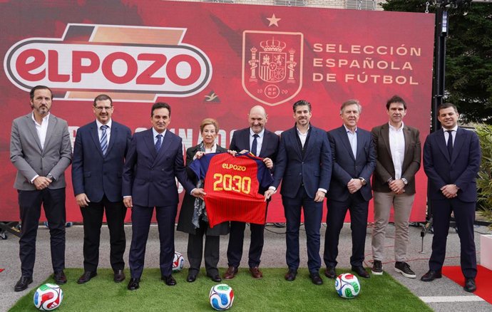 Directivos de la RFEF y de El Pozo Alimentación, durante la presentación del acuerdo entre ambas organizaciones