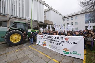 Agricultores durante la concentración 'No a Mercosur. En Defensa de la Soberanía Alimentaria. Por una PAC más fuerte'. A 29 de enero de 2026, en Córdoba (Andalucía, España). Las organizaciones agrarias Asaja, COAG, UPA y Cooperativas Agroalimentarias de l