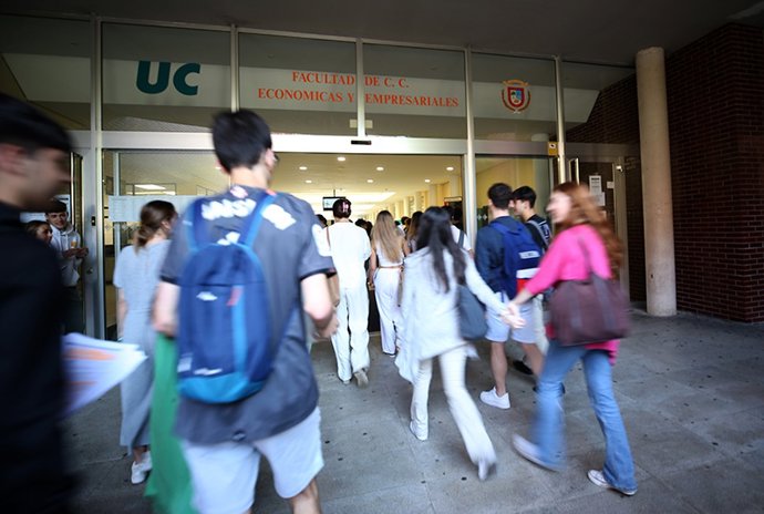 Archivo - Cantabria a la cabeza de las ccaa con menor tasa de abandono escolar