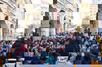 Un centenar de tractores recorre Santander y los ganaderos "muy enfadados" trasladan sus reivindicaciones al Parlamento