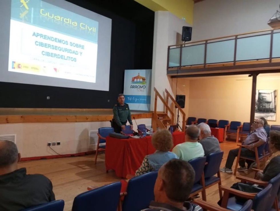 Taller sobre ciberseguridad impulsado por la Guardia Civil y la Diputación de Cáceres