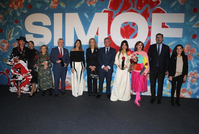 Raquel Revuelta, Rossi de Palma, Vanesa Martín, la infanta Elena y Ágatha Ruiz de la Prada asisten a la inauguración de la Semana Internacional de la Moda Flamenca que se celebra en el Palacio de Exposiciones y Congresos de Sevilla.