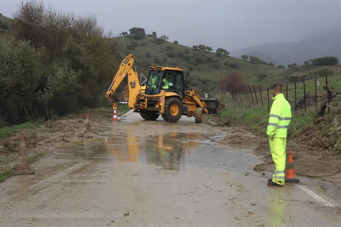 Imagen de una carretera afectada por las reciente lluvias en la provincia de Cádiz.
