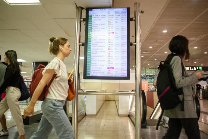 Archivo - Renfe ofrecerá alternativas por carretera ante la suspensión de líneas por el temporal
