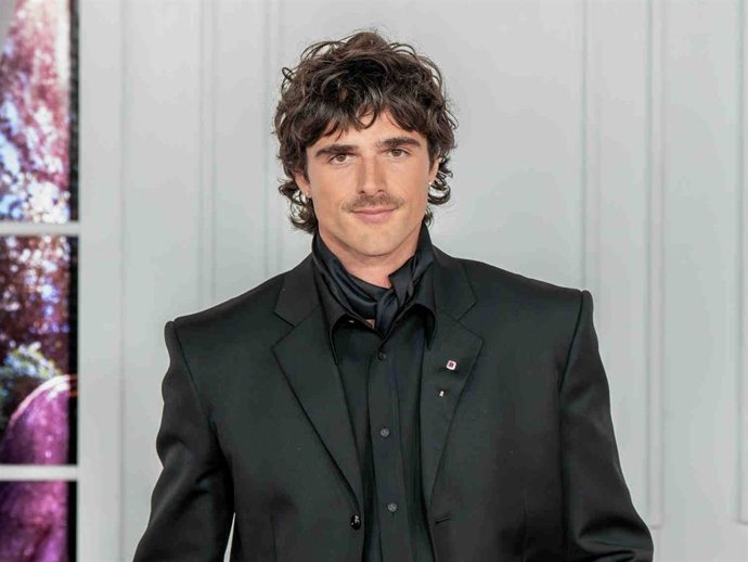 Jacob Elordi arrives on the red of the Wuthering Heights premiere at the TCL Chinese Theatre in Hollywood California on Jan.