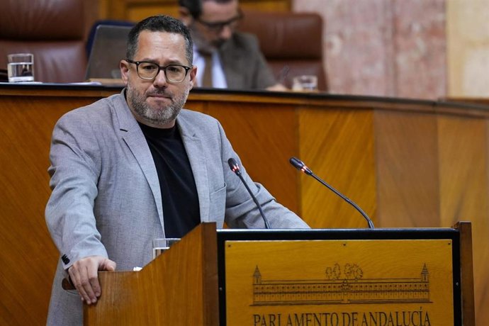 El portavoz del Grupo Mixto-Adelante Andalucía, José Ignacio García, interviene en el Pleno del Parlamento andaluz.