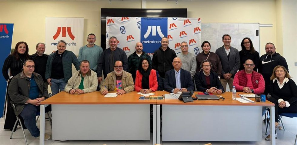 Firma del acuerdo entre Metrotenerife y los sindicatos que da por finalziada la huelga en el tranvía