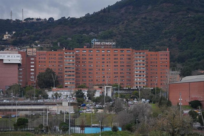 Archivo - Fachada del Hospital Vall d’Hebron, a 19 de enero de 2026, en Barcelona, Cataluña (España).