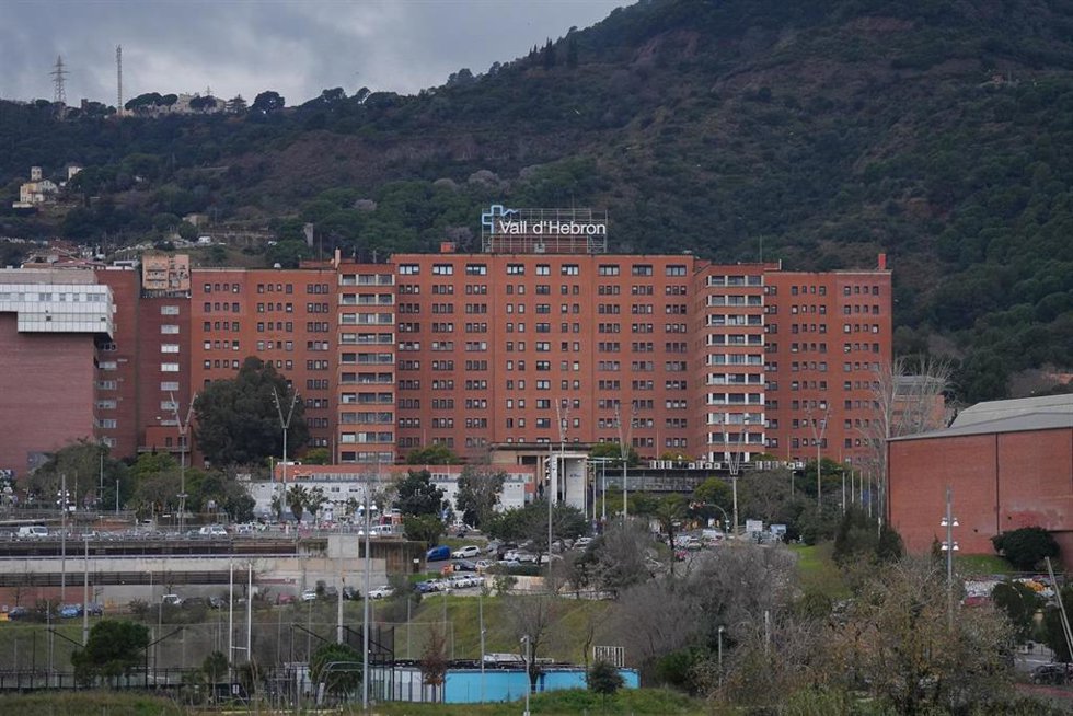 Archivo - Fachada del Hospital Vall dHebron, a 19 de enero de 2026, en Barcelona, Cataluña (España).