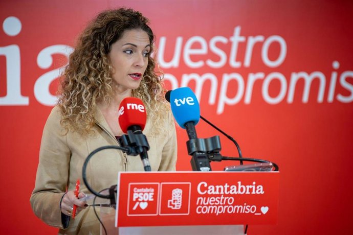 Archivo - La portavoz del PSOE de Cantabria, Ainoa Quiñones