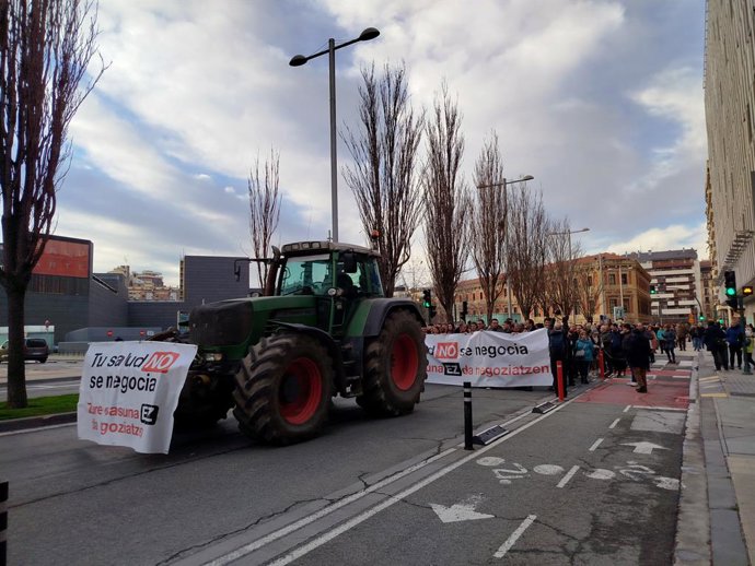 Manifestación convocada por UAGN y EHNE Nafarroa en defensa del sector